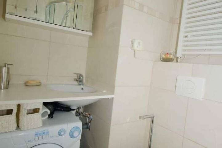 Gîte pour 4 personnes, avec piscine ainsi que jardin et jacuzzi dans Port du Cros de cagnes - 3