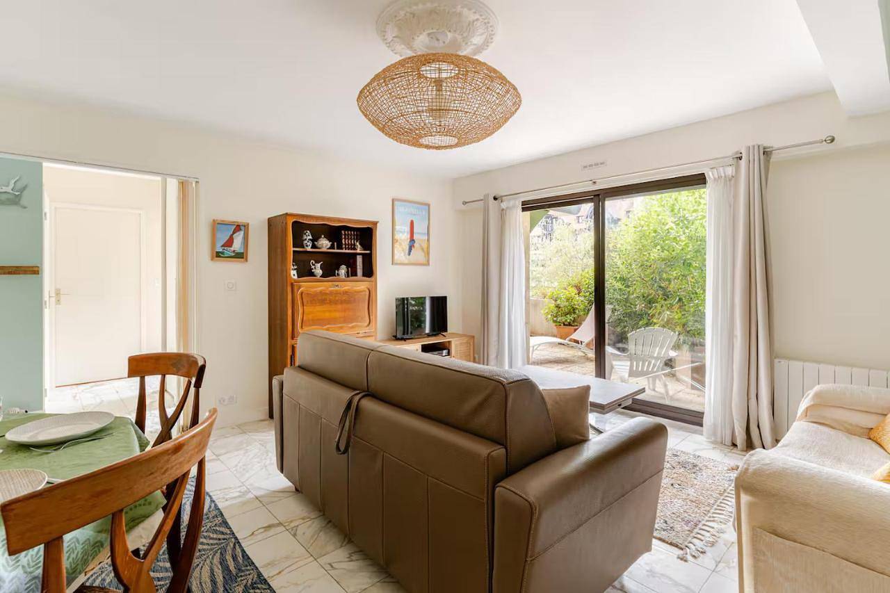 Appartement entier, Côté Jardin - Terrasse, Calme et Cosy in Deauville, Région de Lisieux