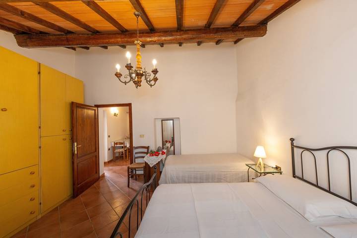 Appartamento intero, Appartamento 'Melograno' con terrazza privata, giardino in comune e Wi-Fi in Riparbella, Costa degli Etruschi