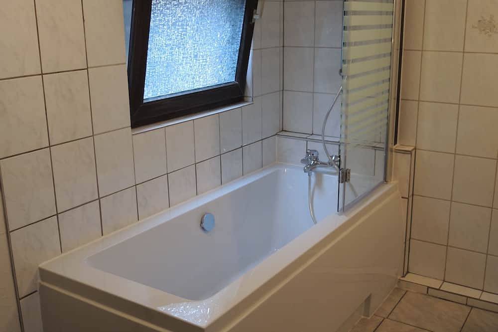 Ganze Wohnung, Hist.Fachwerkhaus von 1571, trotz Zentrum ruhiges Wohnen,Tiere erlaubt in Rinteln, Landkreis Schaumburg