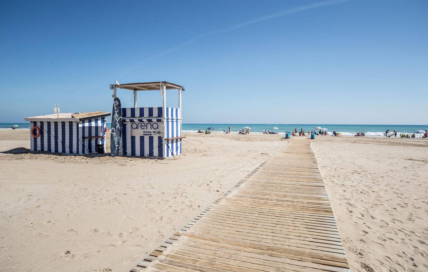 Apartamento vacacional entero, Apartamento en primera línea de playa con aire acondicionado, terraza y aparcamiento in Canet de Berenguer, Costa de Valencia