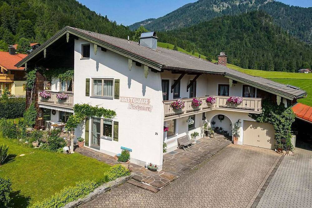 Ganze Wohnung, Ferienwohnung - Gästehaus Aschauer in Weissbach an der Alpenstrasse, Schneizlreuth