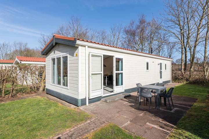Chalet für 4 Personen, mit Balkon/Terrasse und Terrasse sowie Garten und Pool auf Texel