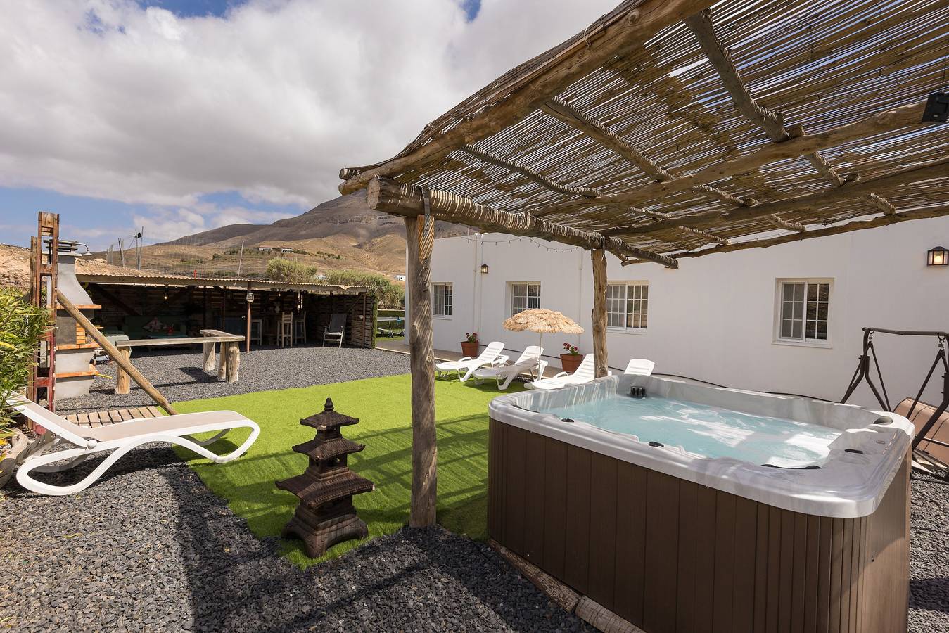 Casa vacacional 'Guerepe' con vistas a la montaña, Wi-Fi y aire acondicionado in Pájara, Fuerteventura