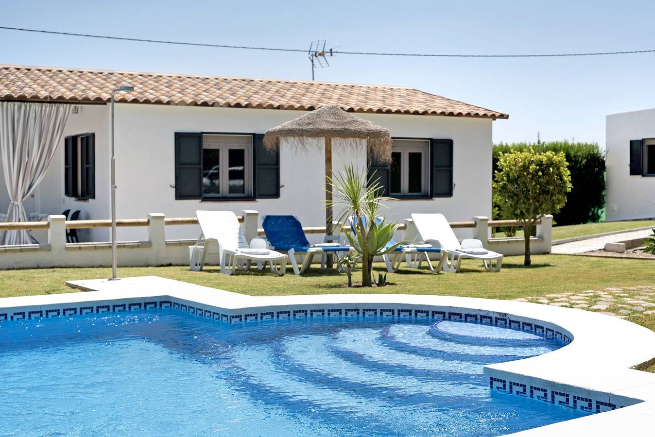 Casa vacanze "Complejo Maria Marta" con vista sulle montagne, piscina privata e aria condizionata in Barbate, Costa de la Luz