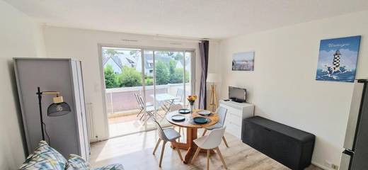 Gîte pour 4 personnes, avec vue sur le lac ainsi que vue et terrasse, animaux acceptés dans Plage de la Légenèse