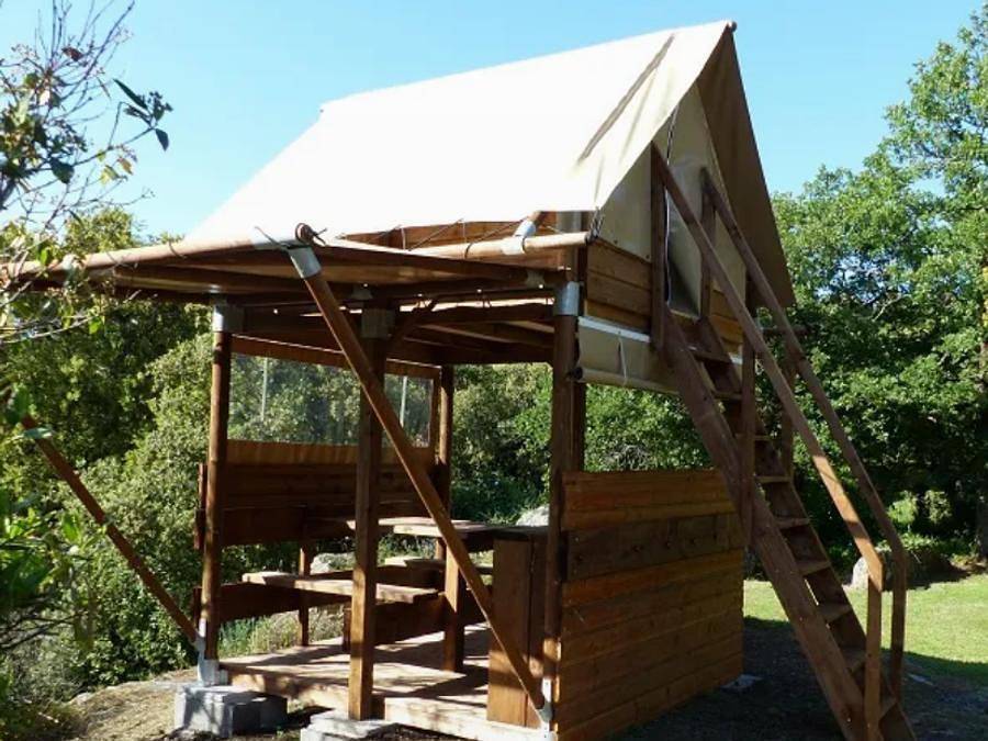Flower Camping Le Martinet Rouge  - Safarizelt 2 personen - Zelt Bivouac Small auf Stelzen Standard 1 Zimmer - mitten in der Natur (ohne Sanitäranlagen) 1/2 pers. in Brousses-et-Villaret, Carcassonne und Umgebung