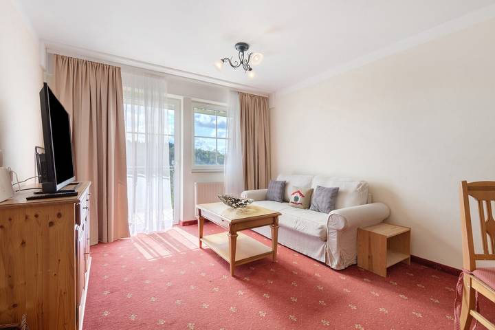 Ferienwohnung für 3 Personen, mit Balkon und Seeblick in Spalt