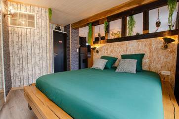 Gîte pour 4 personnes, avec jardin et terrasse à Arsène d'Arsonval