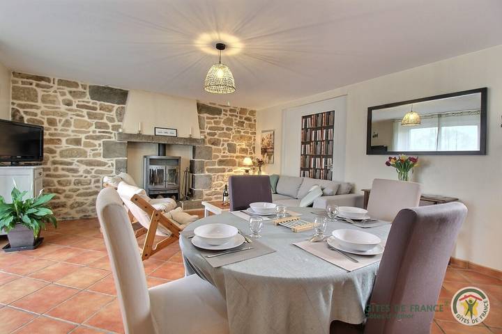 Gîte pour 4 personnes, avec Terrasse ainsi que Jardin et Vue à Plouaret - 4