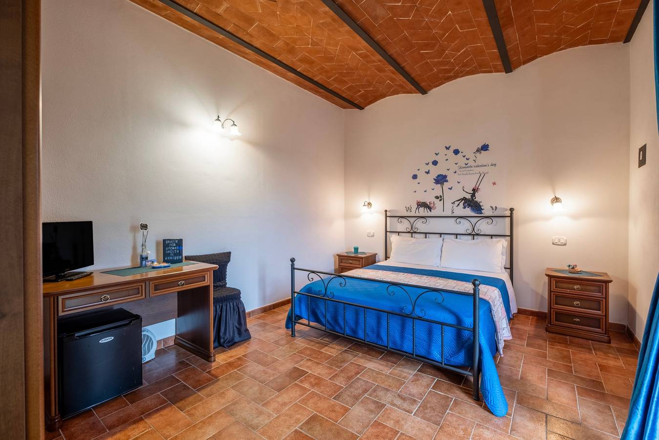 Room 'Blu' with Shared Pool and Shared Garden in Semproniano, Grosseto Province
