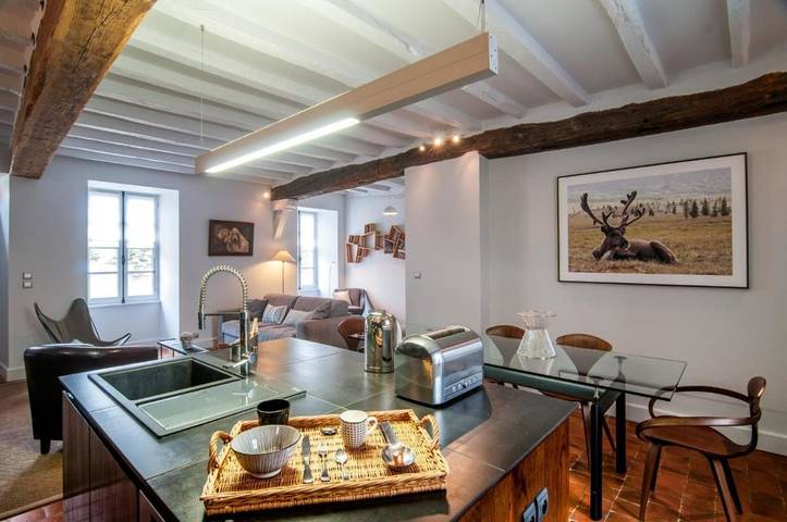 Location de vacances pour 4 personnes, avec piscine ainsi que vue et jardin, adapté aux familles à Poulaines - 2