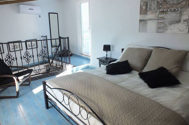 Apartamento entero, Apartamento junto a la piscina con una gran terraza privada de lujo in Fuente del Conde, Iznájar