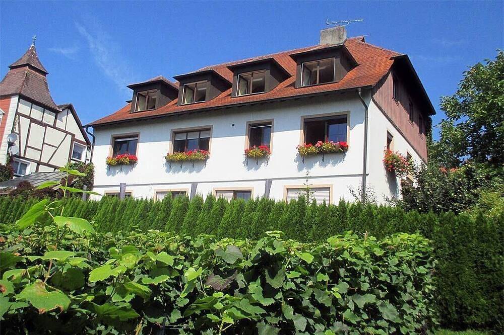 Ganze Wohnung, Doppelzimmer zur Einzelnutzung mit Dusche/Wc in Hagnau am Bodensee, Obersee (Bodensee)