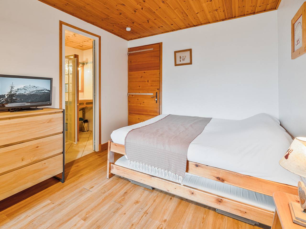 Entire studio, Cozy Studio with Wi-Fi, Bbq, Summer Pool, Near Ski Pistes & Free Village Shuttle in Saint-Chaffrey, Serre Chevalier