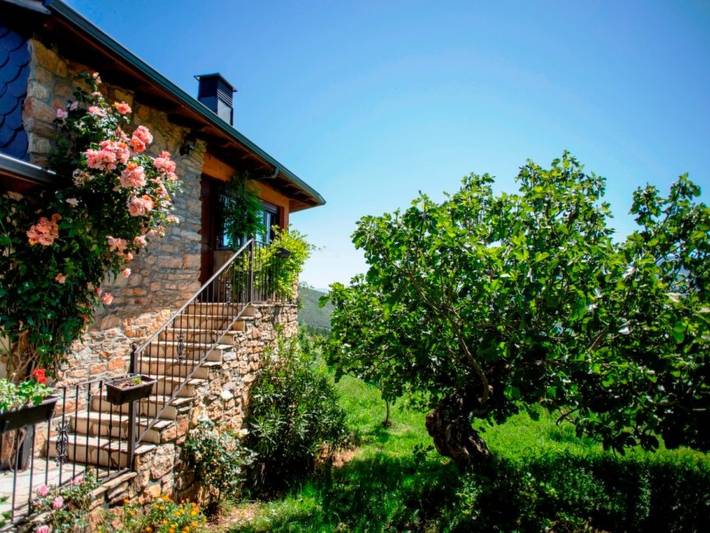 Casa de vacaciones para 10 personas, con vistas además de balcón y jardín - 1