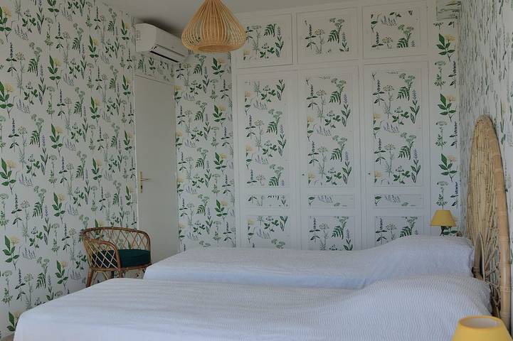 Gîte pour 4 personnes, avec Balcon et Jacuzzi ainsi que Jardin et Piscine dans Chateau Et Parc Vallombrosa Cannes - 3