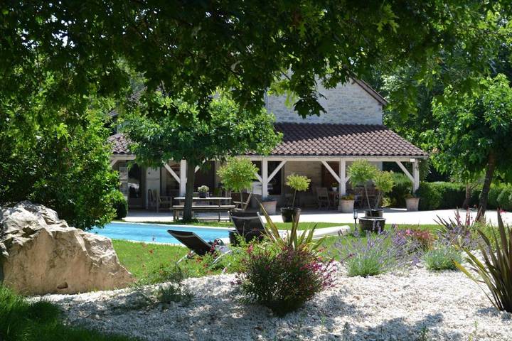Ferienwohnung für 2 Personen, mit Terrasse und Garten sowie Pool und Ausblick