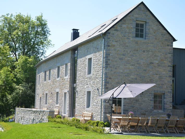 Location de vacances pour 18 personnes, avec jardin ainsi que terrasse et sauna, adapté aux familles à Gesves