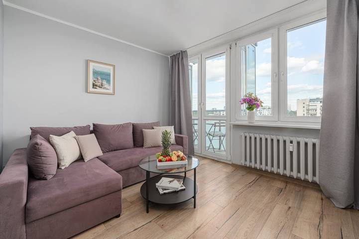 Ganze Wohnung, Lumina 4-room Apart with Balcony near Metro in Mokotów, Warschau