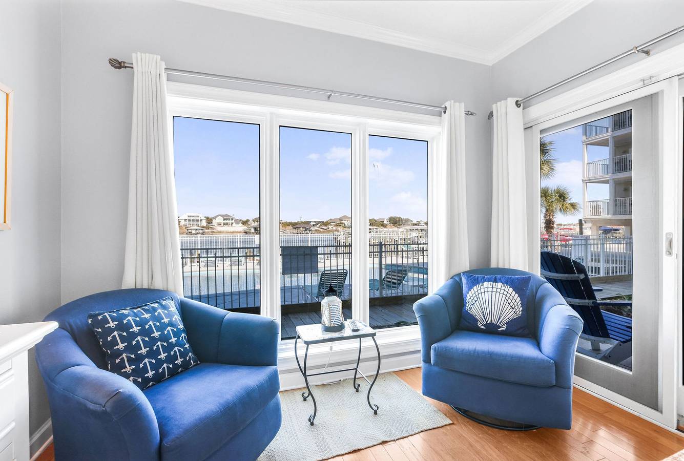 Ganze Wohnung, Dolphin Harbor 1B Bay beach access Sleeps 10 Three bedrooms 3 baths in Orange Beach, Baldwin County