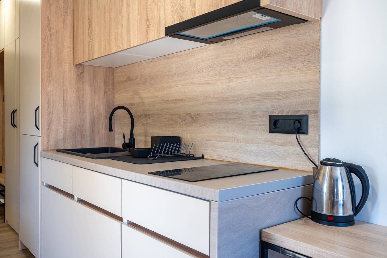 Ganze Wohnung, Bright & Airy Studio with Balcony in Orebic, Dubrovnik-Neretva