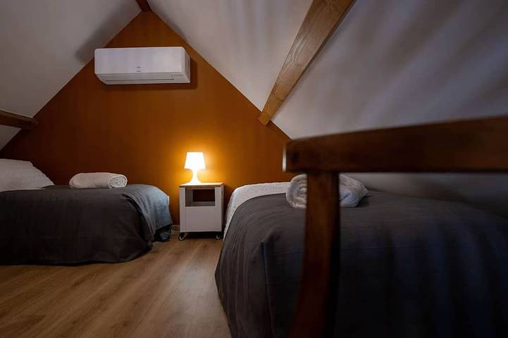 Location de vacances pour 4 personnes, avec terrasse ainsi que piscine et jardin dans Belmont-Sainte-Foi - 3