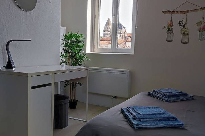 Ganze Wohnung, Duplex near Abbey, station and town center in Saintes, Saintes und Umgebung