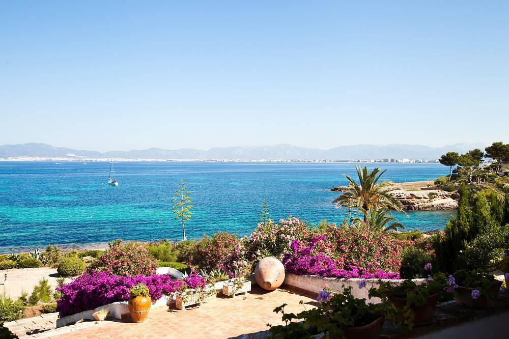 Fantastische Villa am Meer, Garten, Terrassen und direkten Zugang zum Meer in Cala Blava, Llucmajor