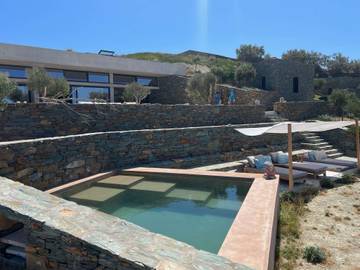 Location de vacances pour 14 personnes, avec jardin et terrasse dans Folégandros