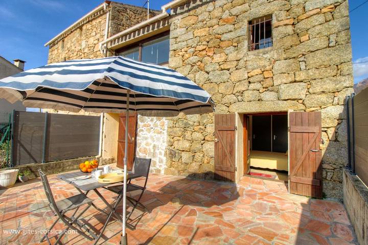 Gîte pour 3 personnes, avec Terrasse ainsi que Jardin et Vue