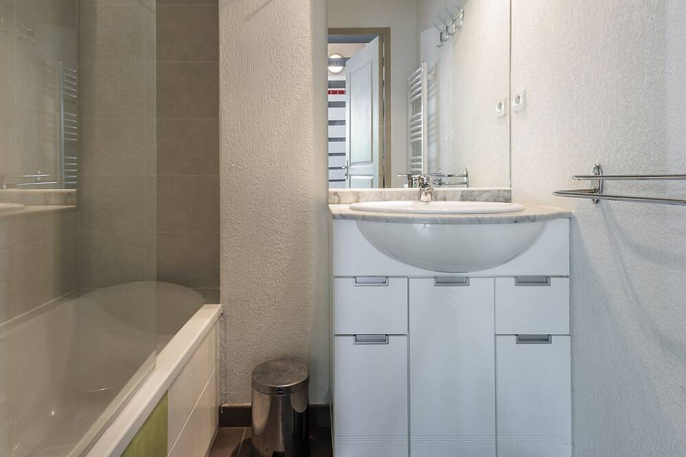 Cottage for 6 pers in residence with pool in Aubignan, Parc naturel régional du Mont-Ventoux