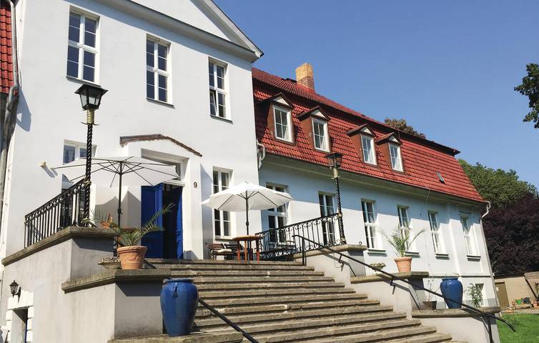Ferienhaus für 40 Personen, mit Whirlpool und Terrasse sowie Garten und Pool in Mecklenburgische Schweiz - 3