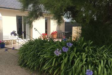 Gîte pour 2 personnes, avec terrasse et jardin à Santec