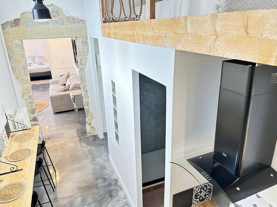 Appartement entier, One-Bedroom Apartment in Domfront, Parc naturel régional Normandie-Maine