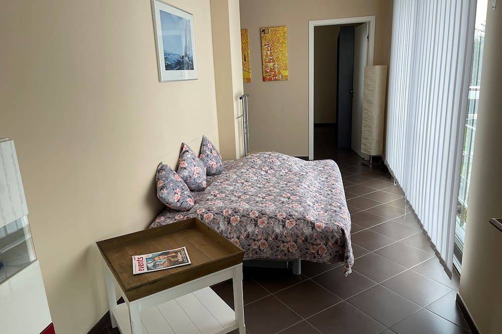 Ganze Wohnung, Sonnendurchflutete Fewo mit großer Terrasse bis 6 Gäste nahe Potsdam und Berlin in Michendorf, Mittelmark