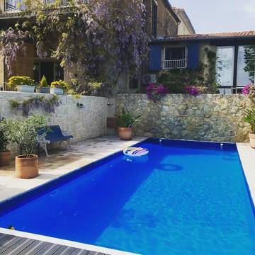 Gîte pour 4 personnes, avec jardin ainsi que vue et piscine à Neffiès