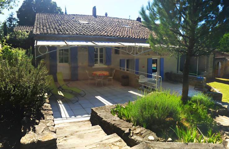 Gîte pour 4 personnes, avec piscine ainsi que terrasse et jardin à Charols - 2