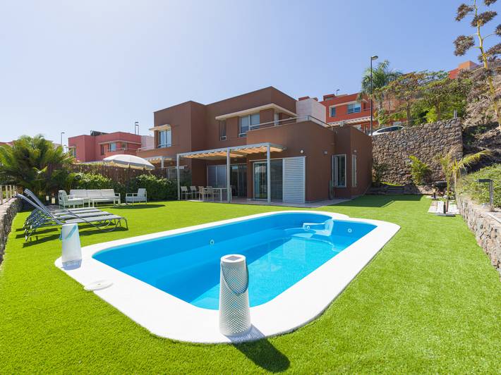 Holiday rental for 4 people, with terrace and garden as well as view in Salobre