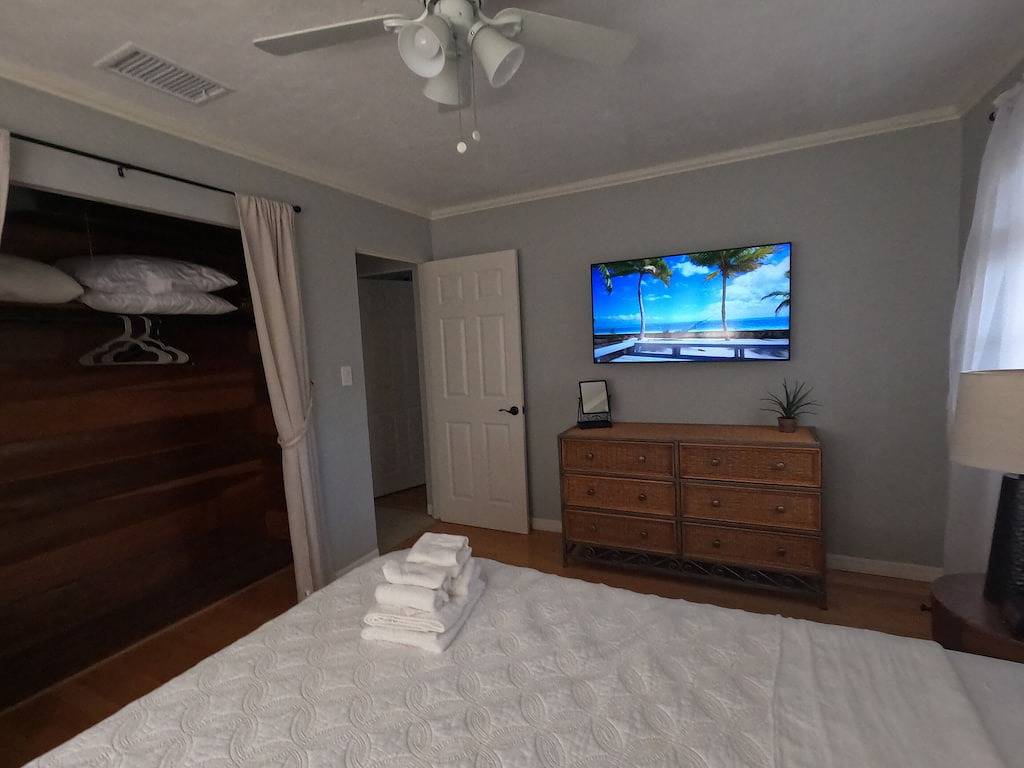 Boho Vibe 3B/2B West of S. Tuttle - 1 mile to City Center in Sarasota, Sarasota County