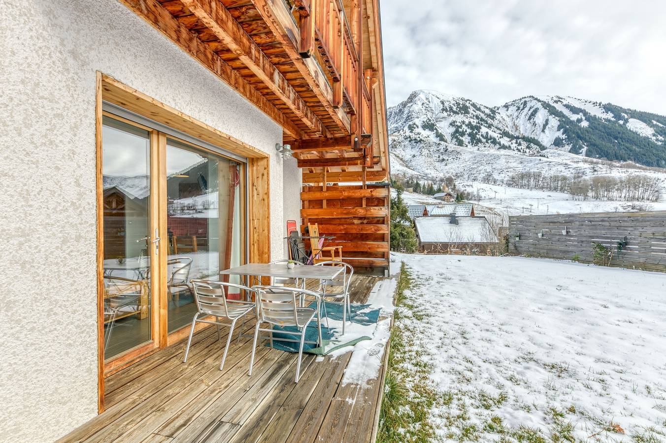Entire apartment, Apartment 'Le Lièvre' with Mountain View, Private Terrace and Wi-Fi in Saint-Jean-d'Arves, Saint-Jean-de-Maurienne region