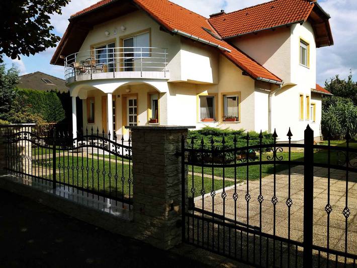 Ganzes Studio, Studio mit Terarsse und Garten  in Bük, Komitat Eisenburg