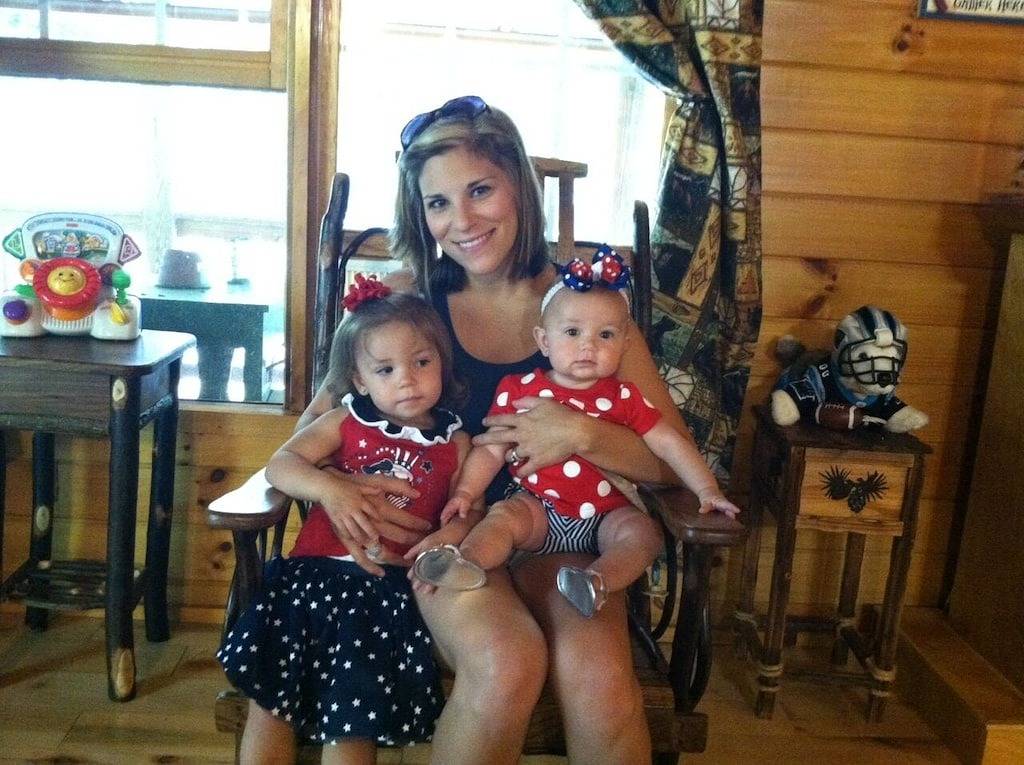 Ruhige kleine Hütte am Ufer eines ruhigen Forellenbach entfernt in Ashe County