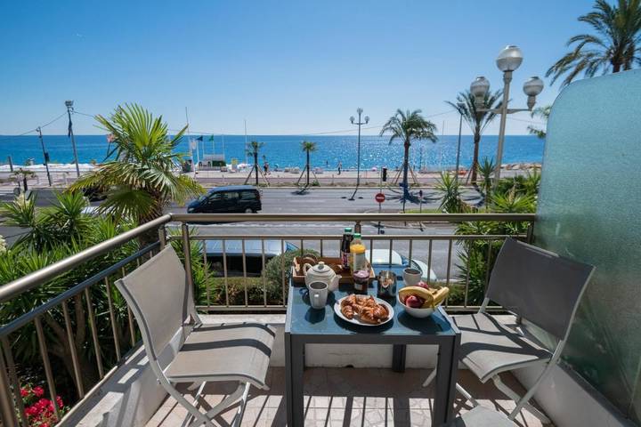 Gîte pour 5 personnes, avec vue et balcon dans Plage Fabron Bambou Nice - 2