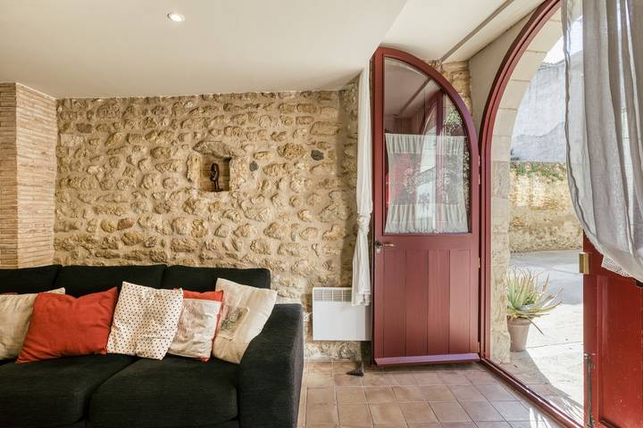 Casa de vacaciones 'Vermella' con Wi-Fi in Báscara, Alt Empordà