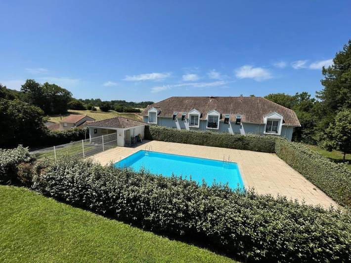 Appartement de vacances pour 4 personnes, avec piscine ainsi que vue et jardin, animaux acceptés
