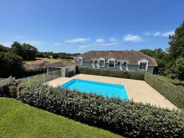 Gîte pour 4 personnes, avec piscine ainsi que jardin et vue, animaux acceptés à Coulounieix-Chamiers