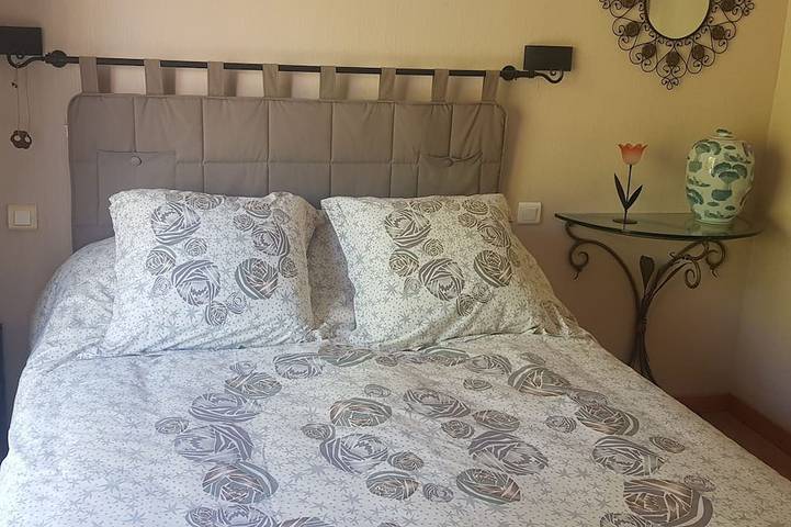 Apartamento entero, Very nice 3-rooms apartment + private garden10 mns, walk to the beach, quiet are in Saint-Laurent-du-Var, Costa mediterránea (Francia)