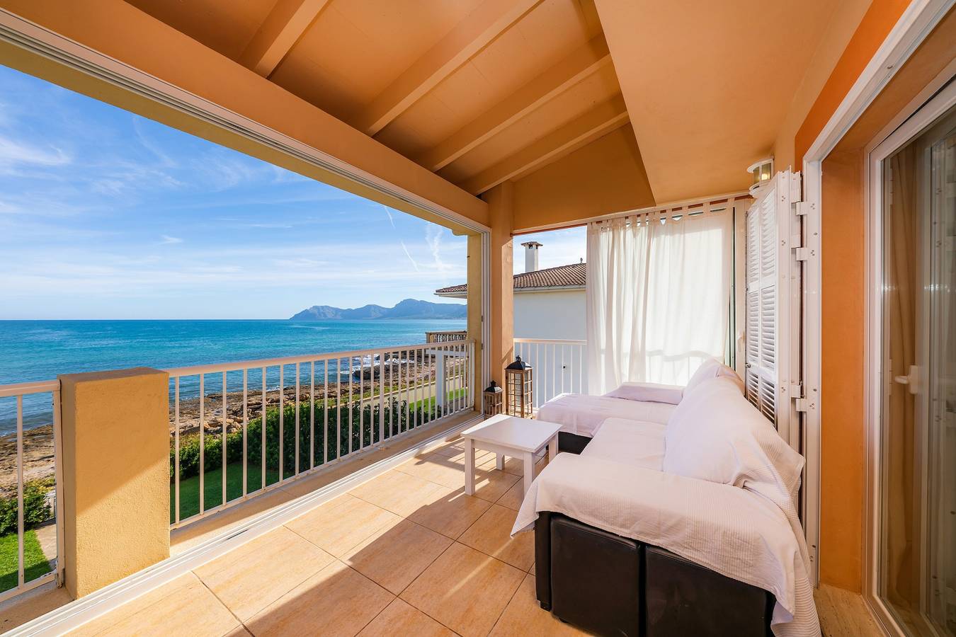 "Casa Calma" in erster Meeresreihe mit Wlan und Balkon in Playa Son Serra de Marina, Santa Margalida
