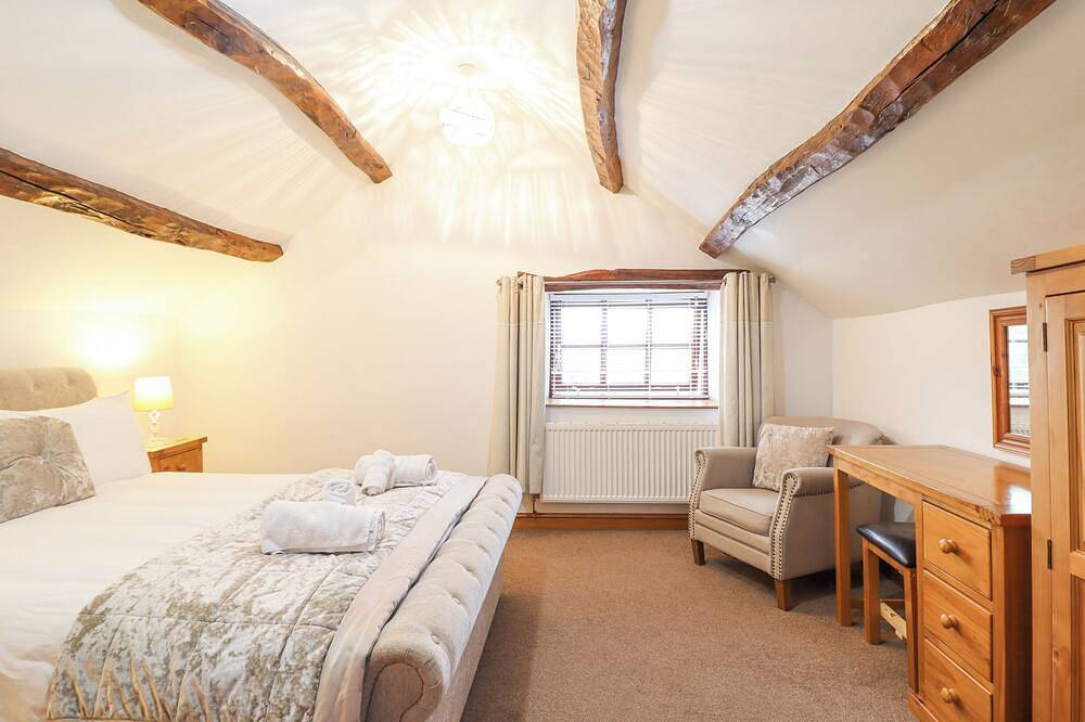 Isallt, pet friendly, character holiday cottage in Llanfair in Snowdonia